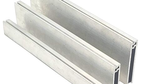 Dehnfugenprofile hier als Sandwichprofil aus Aluminium geschlossen div. Höhen